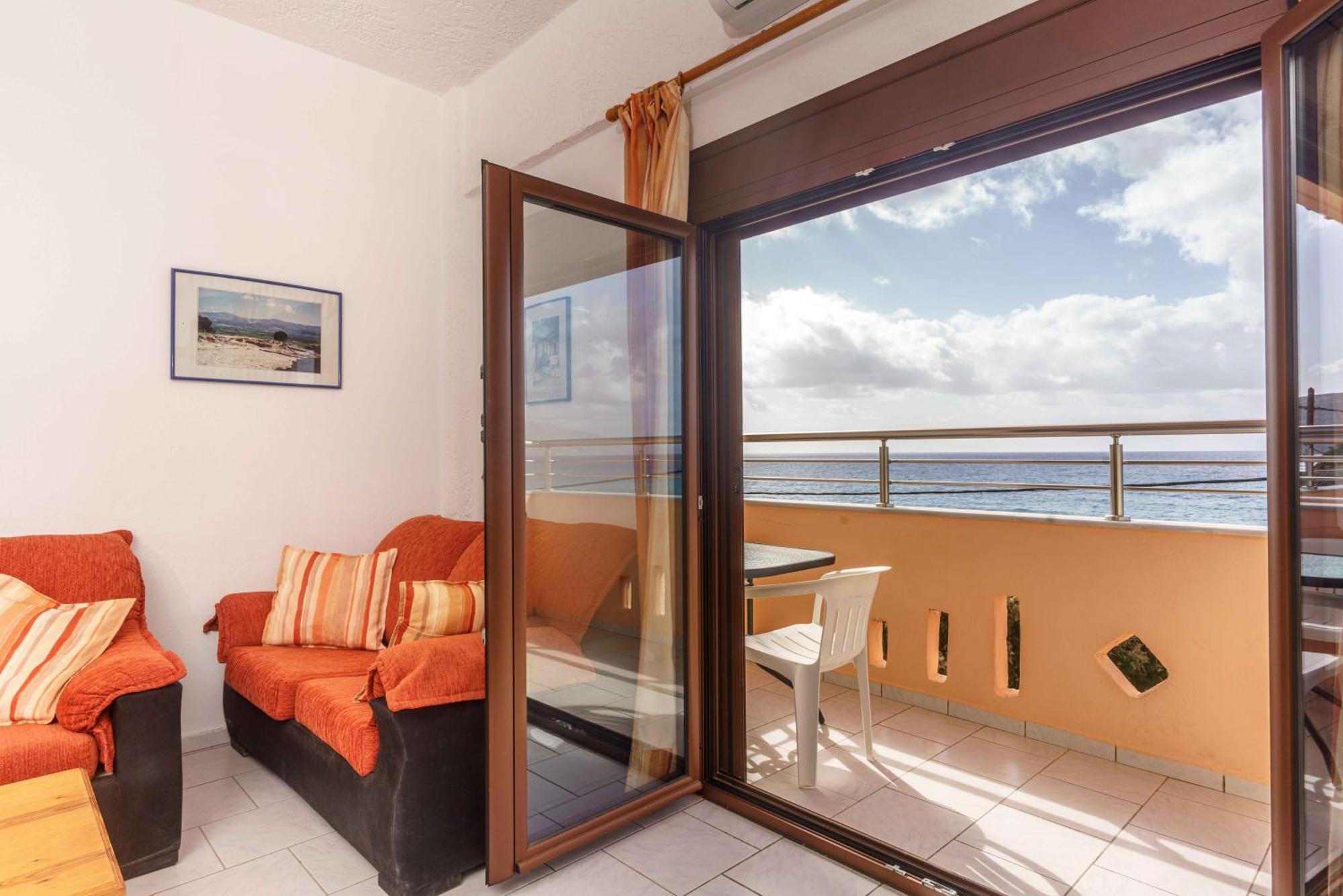 Alexander Beach Hotel Каламаки Экстерьер фото