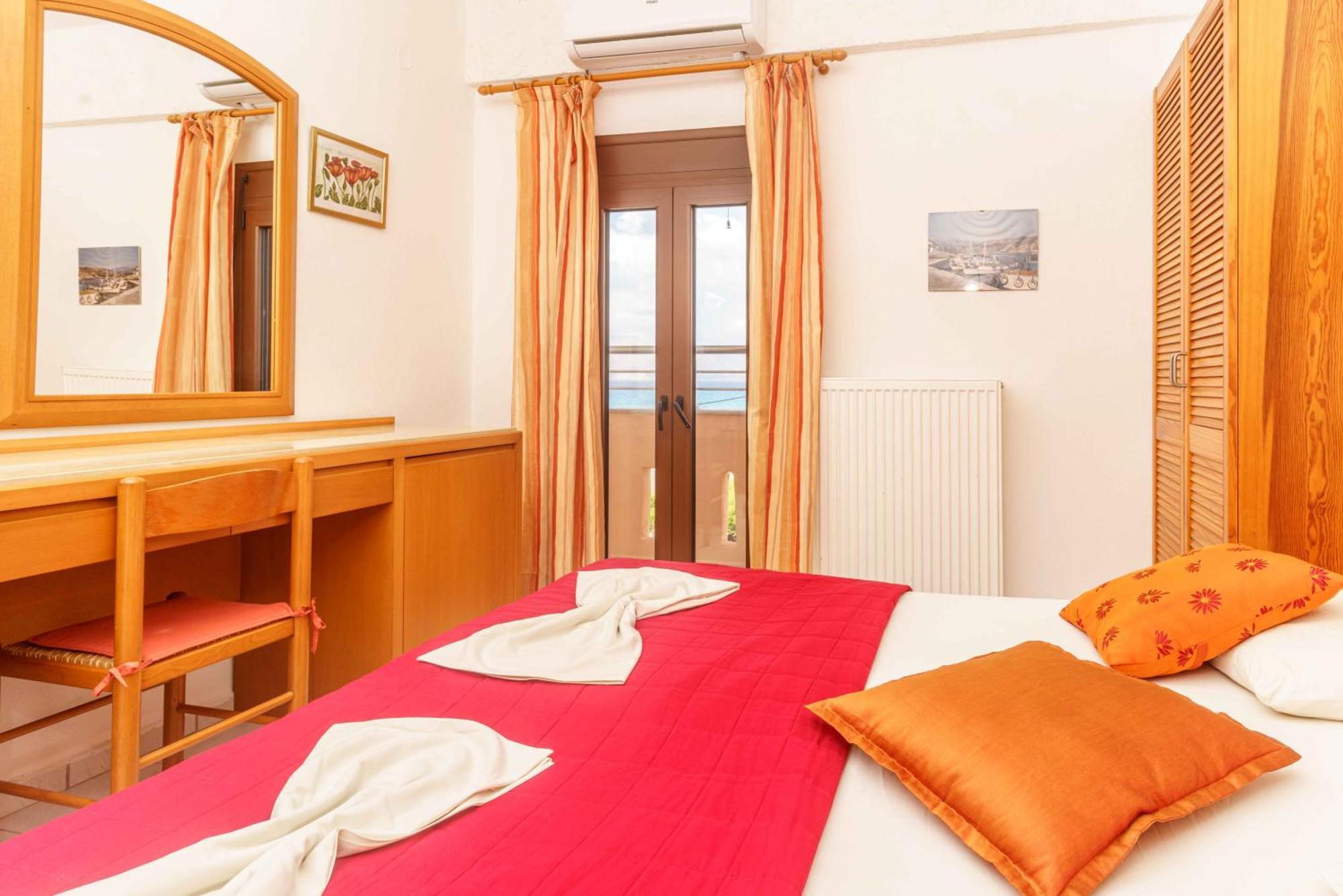 Alexander Beach Hotel Каламаки Экстерьер фото